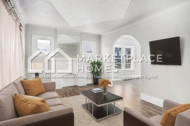 Building Photo - 15457 Cloverlawn Ave