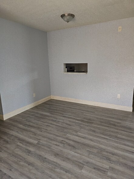 Building Photo - 9814 Thorn St
