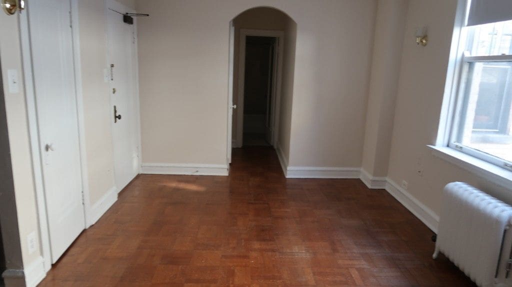 Building Photo - 1209 W Sherwin Ave