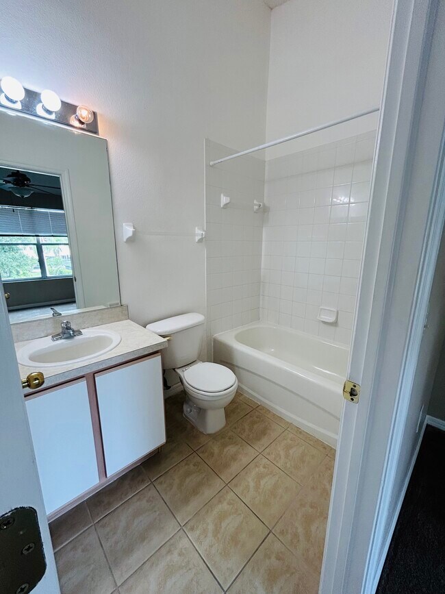 Building Photo - 10445 Heron Lake Dr