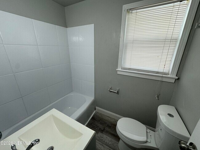 Building Photo - 5035 Campenella Dr