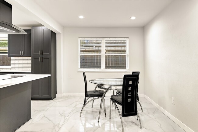 Building Photo - 22406 Fincastle Dr