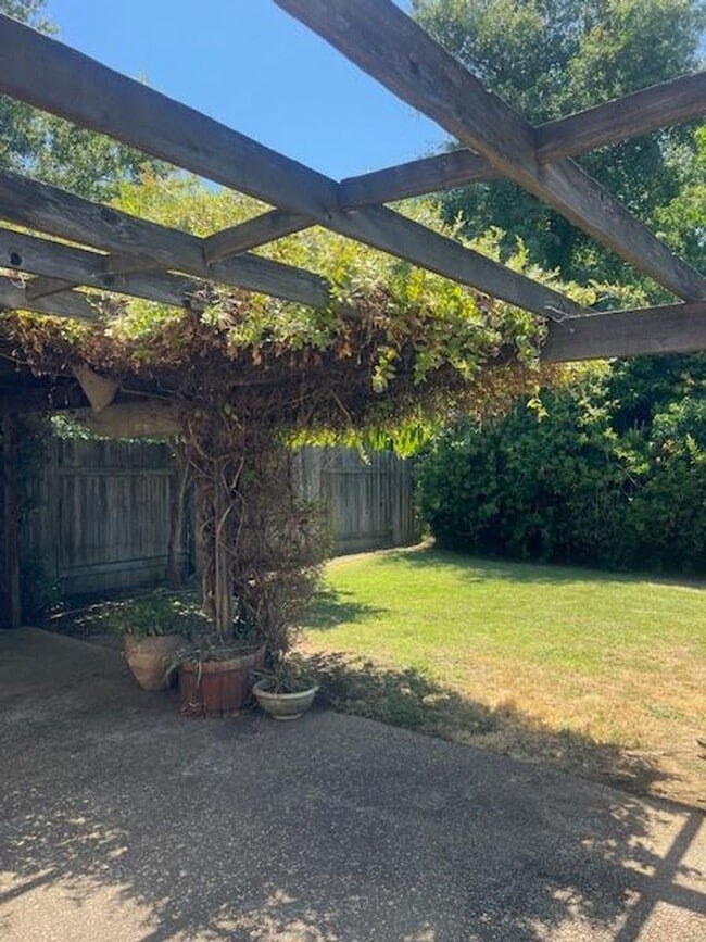 Building Photo - BEAUTIFULLY REMODELED 3 BEDROOM IN LOOMIS!!
