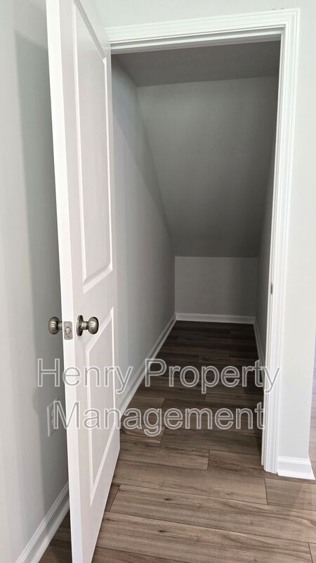 Building Photo - 285 Broomside Ave