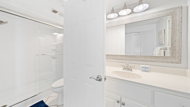 Building Photo - 7205 Thomas Dr