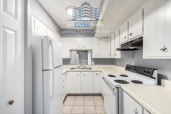 Primary Photo - 2413 W Hazelwood St
