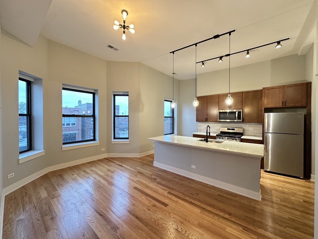 Building Photo - 3477 S Archer Ave