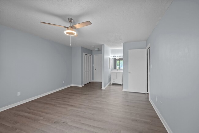 Building Photo - Water View Gem 2x2 Spacious Condo Fairfiel...