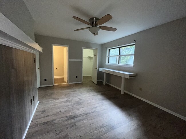 Building Photo - 1212 Schaub Dr