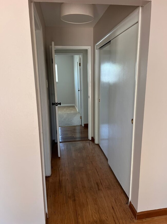Building Photo - 3 Bedroom home for Rent
