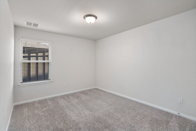 Building Photo - Huge 5-Bedroom Home for Lease in South Austin