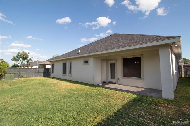 Building Photo - 605 W Southland Ave