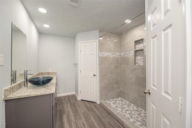 Primary Photo - 15822 Bazelbriar Ln