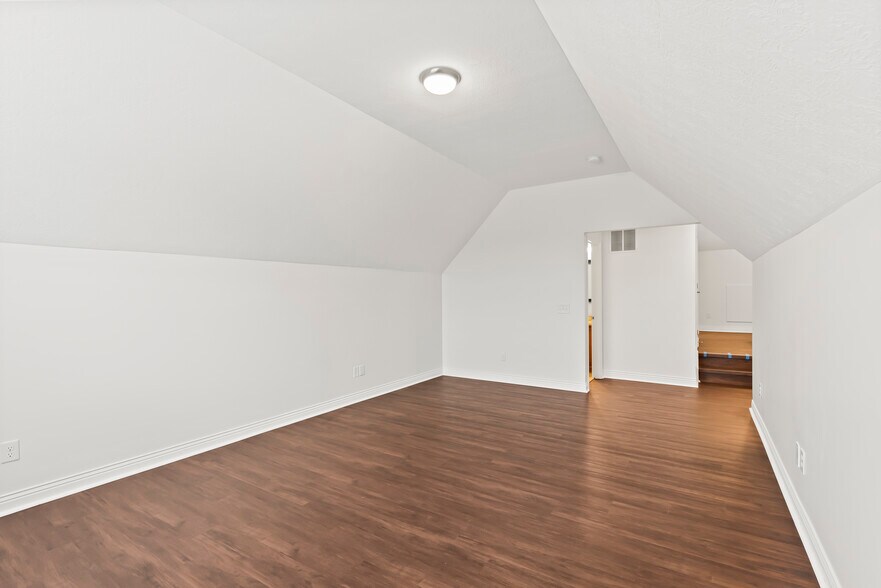 Building Photo - 1067 Eberton Ave