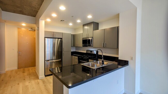 Building Photo - 311 2nd St