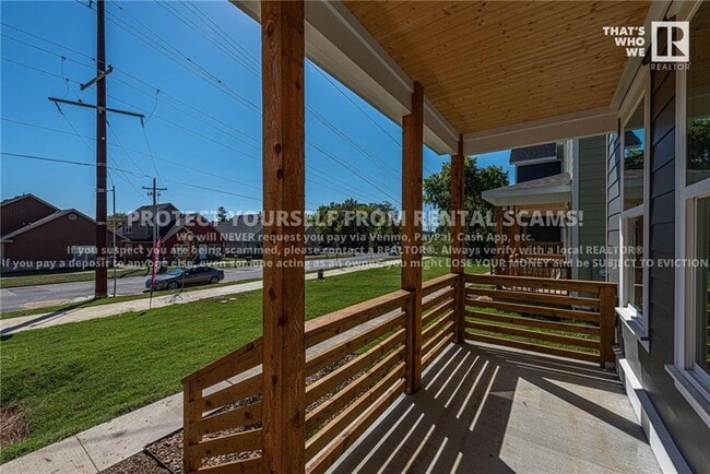 Building Photo - 1039 S Laramie Hts