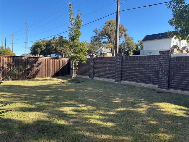 Building Photo - 2105 Alamandine Ave