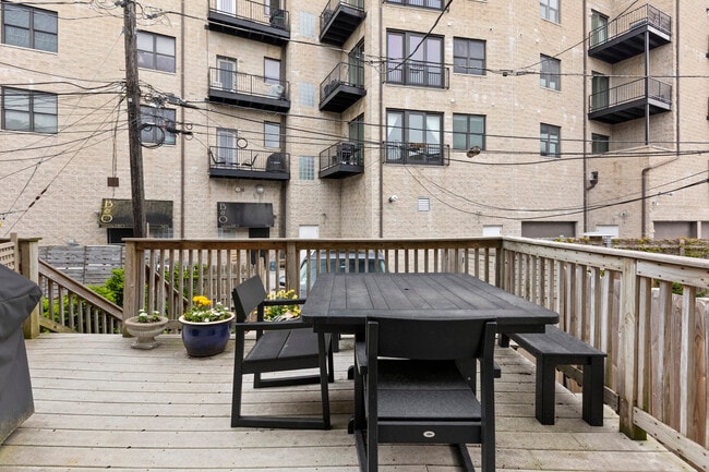 Building Photo - 3438 N Paulina St