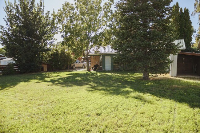 Building Photo - Charming 5 Bed, 2 Bath Home in Blackfoot, Idaho!