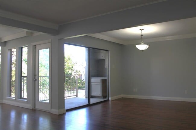 Building Photo - 108 World of Tennis Sq