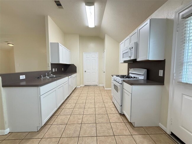 Building Photo - 6615 Highwind Bend Ln