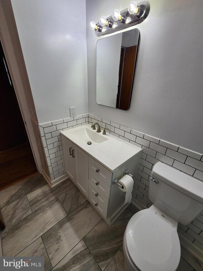 Building Photo - 17158 Ferry Dock Rd