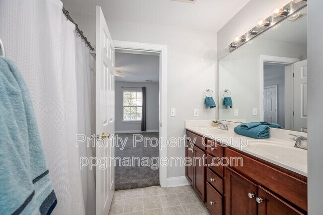 Building Photo - 2104 Sardony Ln