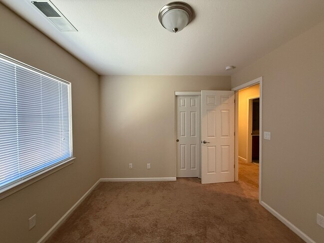 Building Photo - Charming 3 Bed / 2 Bath Single-Story Home in Reno ( off Military Rd)