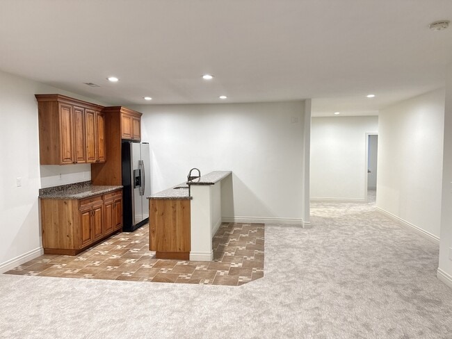 Building Photo - 14328 S Log Home Ln