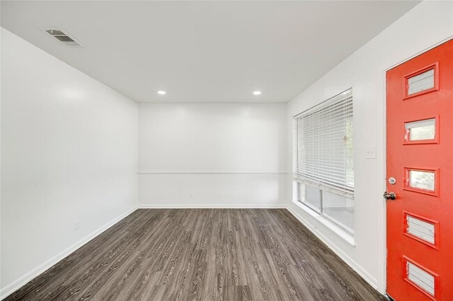 Building Photo - 809 Neans Dr