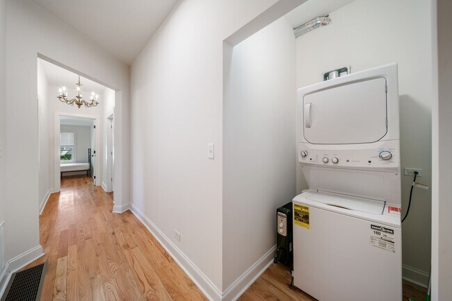 Building Photo - 1118 Garnett Pl