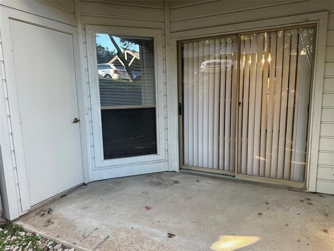 Building Photo - 6000 Shepherd Mountain Cove