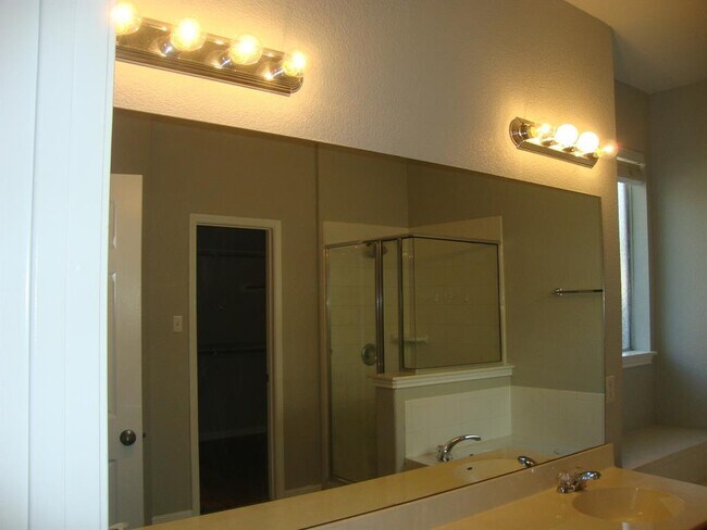 Building Photo - 914 Mesquite Hollow Pl