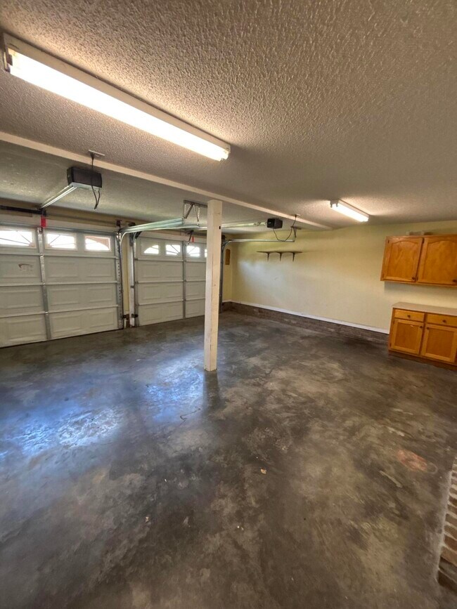 Building Photo - 20 Walden Cir