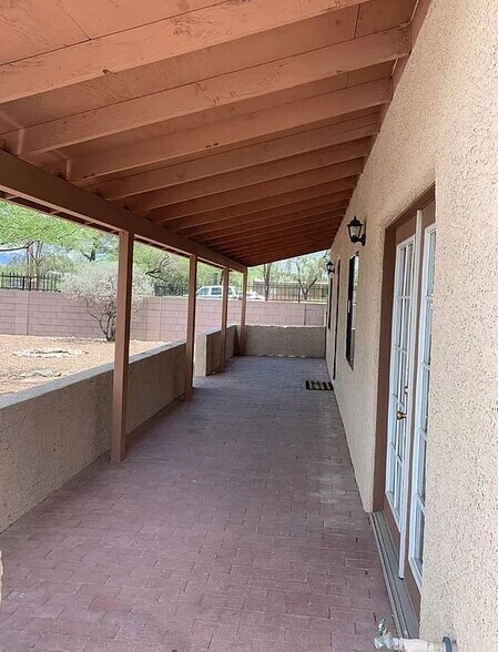 Building Photo - 1474 E Hedrick Dr