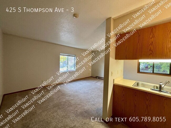 Building Photo - 425 S Thompson Ave