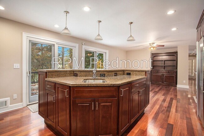 Building Photo - 630 Pine Point Trce