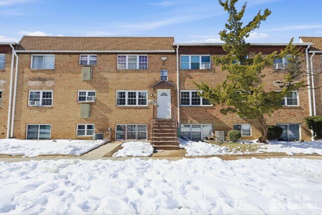 Building Photo - 125 College Dr