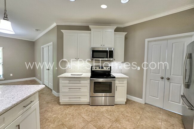 Building Photo - South Crestview 4/3 Available NOW!