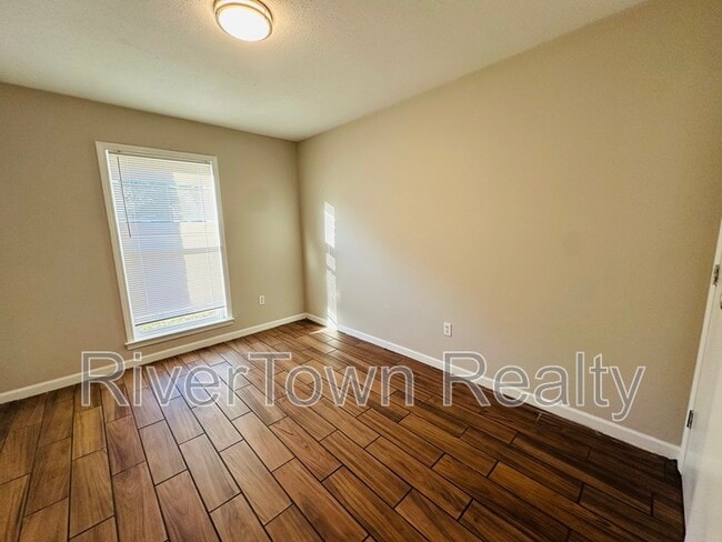 Building Photo - 5392 Elmhurst Ave