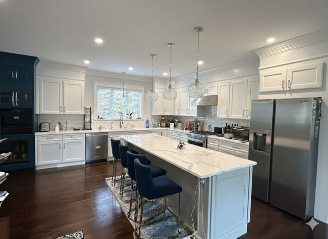 Building Photo - 53 Old Mystic St