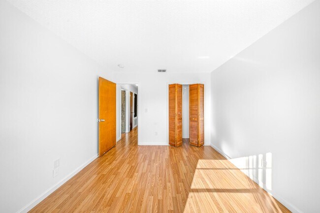 Building Photo - 428 Banana Cay Dr