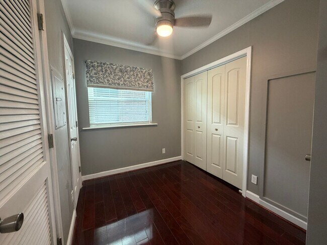 Building Photo - 11th Place Condominiums Unit #3010 Available for NOW!  $2000 per month.