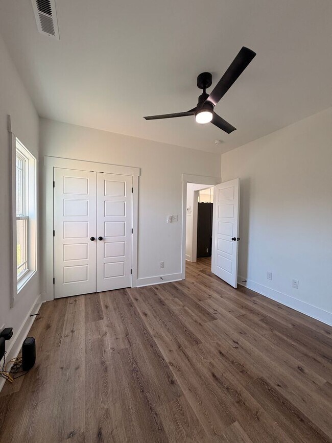 Building Photo - 309 Belgian Ct
