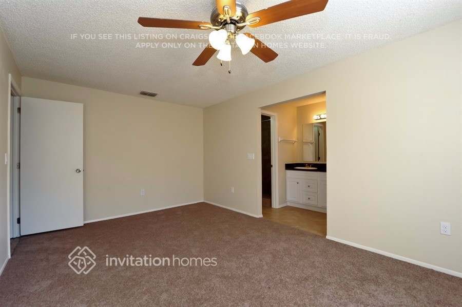 Building Photo - 1830 E Oakwood Loop