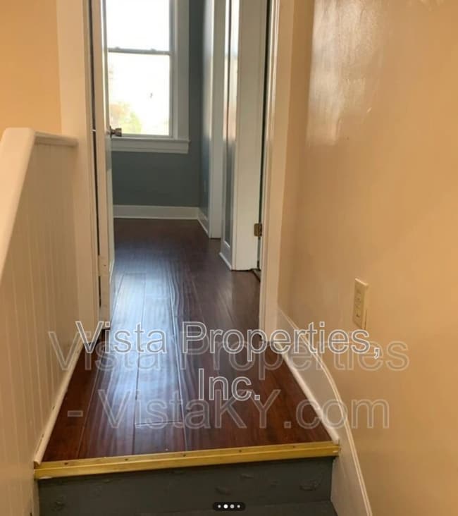 Building Photo - 514 W Oak St