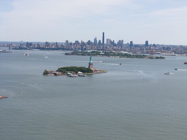 Building Photo - 207 Shearwater Ct W