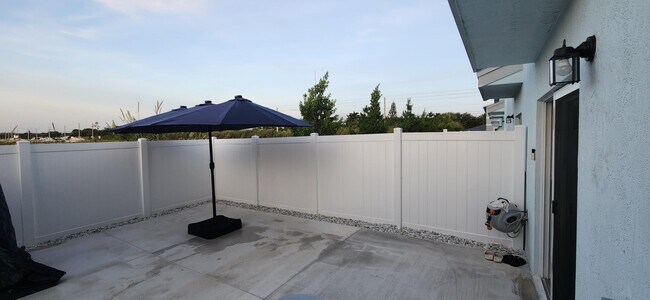 Building Photo - 1030 W Davis Pkwy