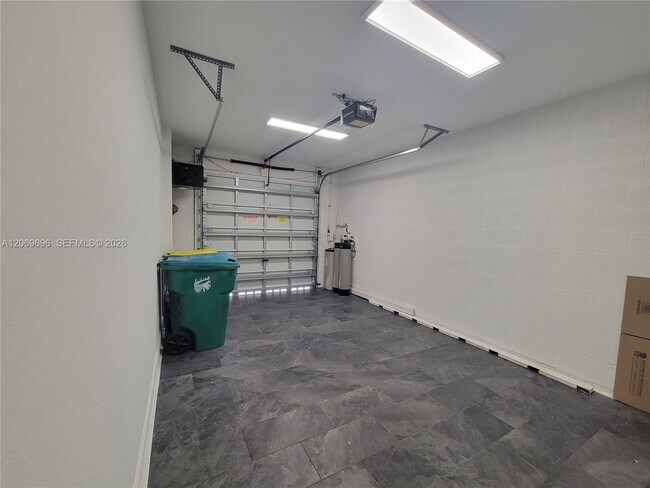 Building Photo - 1107 NW 40th Ter
