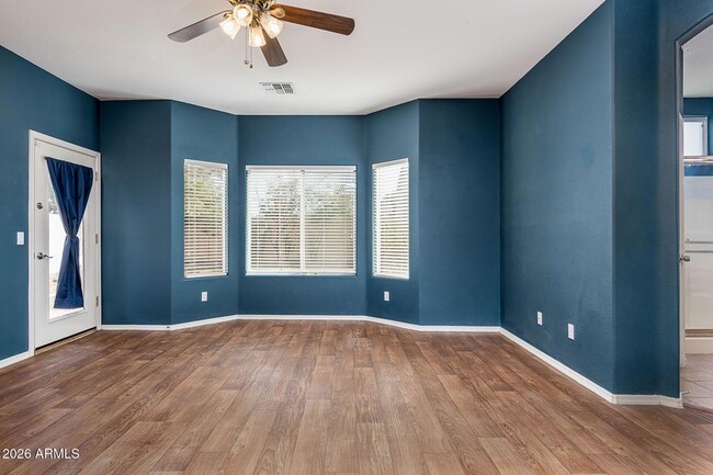 Building Photo - 11851 W Washington St